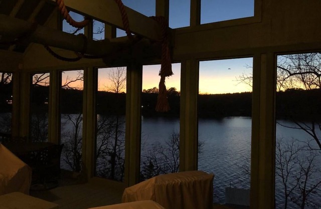 Kleiner A-Rahmen, große Veranda, Lake Hamilton