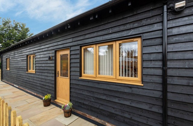 Little Barn - Four Bedroom House, Sleeps 8