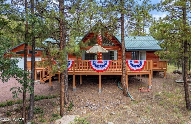 Little Bear in Alpine - surrounded by pine trees with a huge deck