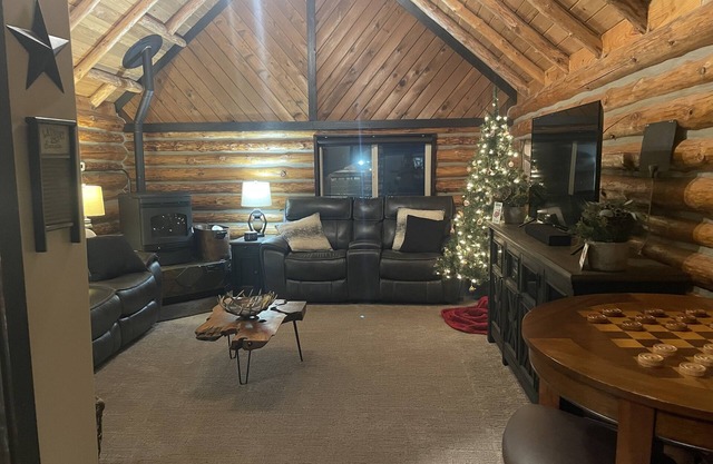 Little Cabin in the Woods + Disk - Frisbee Golf
