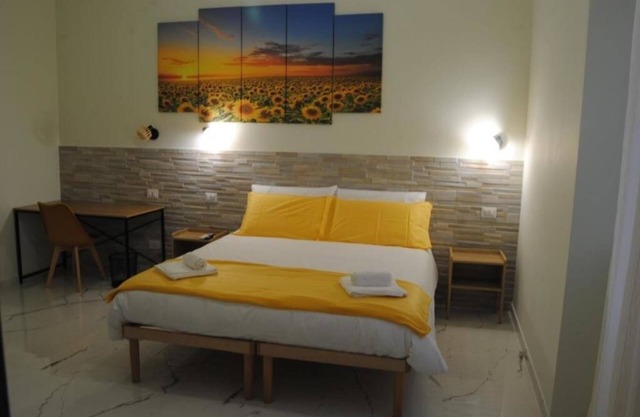 Little Gardens Guest House - Sunflower Room