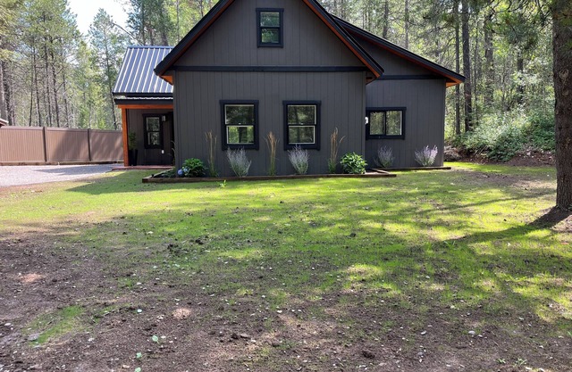 Little Giant, concrete built Serene 2-bedroom house with WiFi in charming Coram