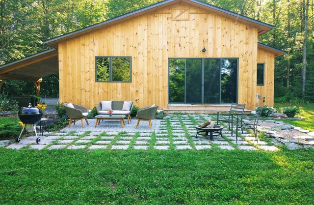 Little house in the woods of Jericho - AC, W/D, Wifi, Patio