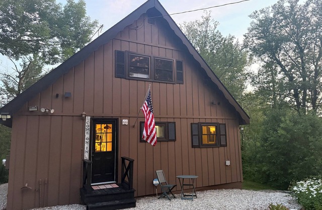 Little Longbow Lakefront Chalet