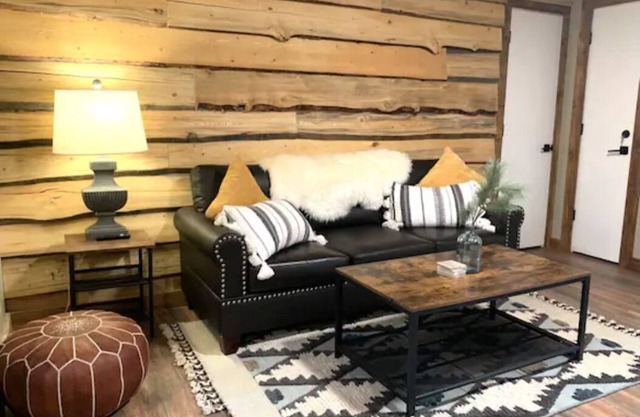 Little Mammoth Condo - Bike or 5 min walk to ski lifts!