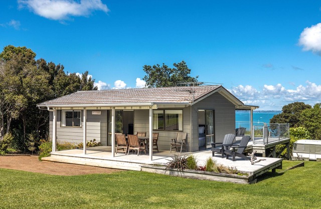 Little O Bach in Little Oneroa, Waiheke Island