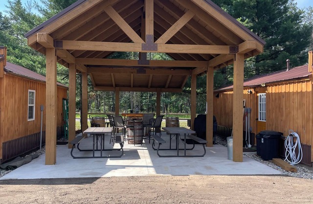Little O'L Town-Cozy Rustic Western Town, private cabins. Great for GROUPS!