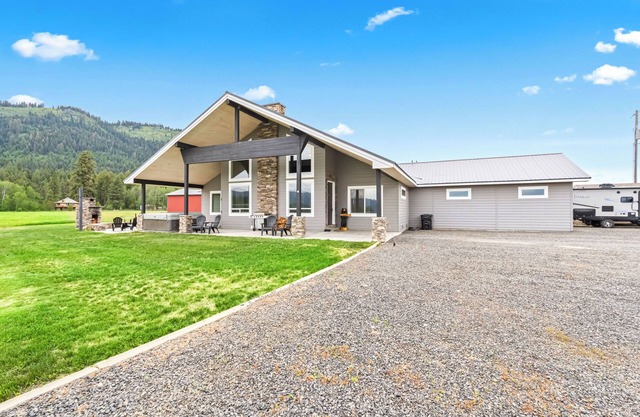 Little Pine Lodge - Hot tub, Views, Pool table & Family fun!