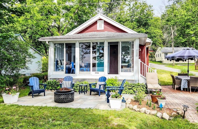 Little Red Hideaway: Perfect Family Retreat!