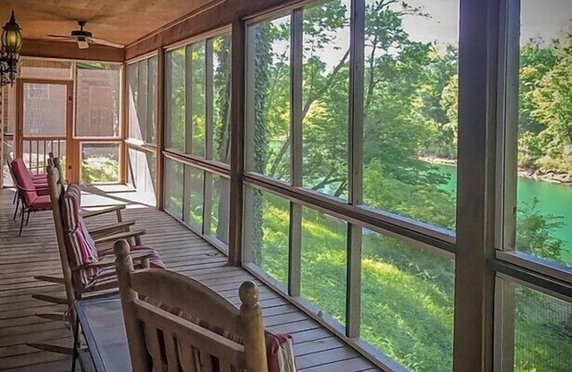Little Red River Waterfront Cabin for 5 w/ dock access and screened in porch!