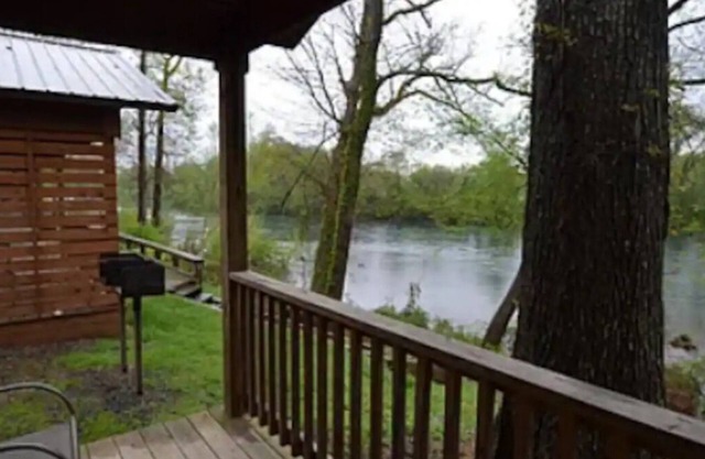 Little Red River Front Cabin