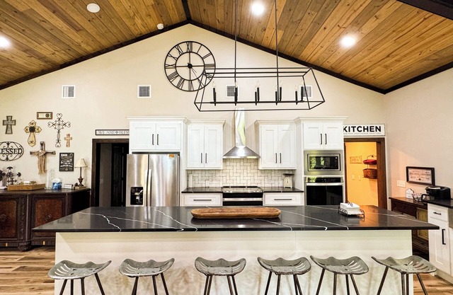Little River Retreat~ Peaceful Countryside Getaway