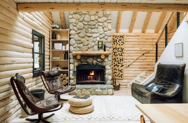 Little River: Waterfront Sauna & Chic Log Cabin