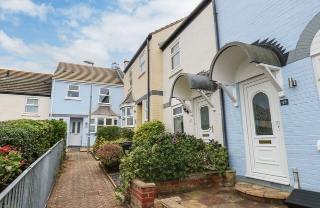 LITTLE TERN, pet friendly, with a garden in Brewers Quay Harbour