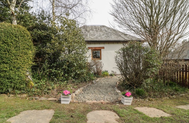 LITTLE TORR, romantic, country holiday cottage in Drewsteignton