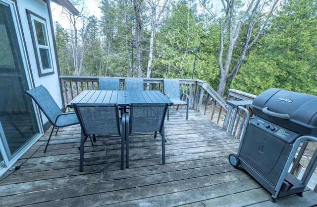 Little Traverse Family Lakehouse Minutes from Sleeping Bear Lakeshore