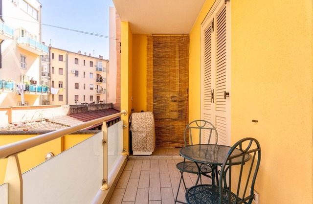 Little Venice Bright Apartment with Balcony!