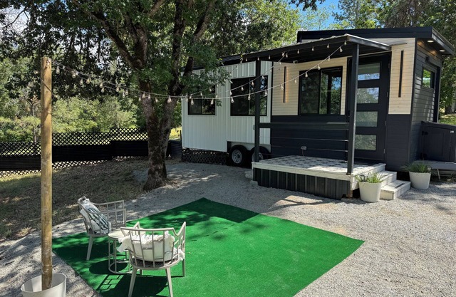 Little Wolf Tiny Home cozy, pet friendly, secluded