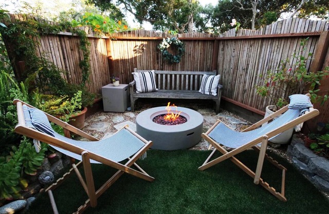 Live like a local at Birdsong - blocks to beach and town, private outdoor space