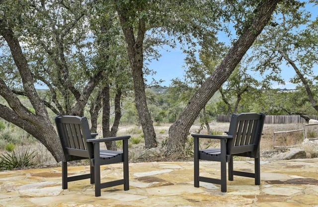 'Live Oak Cottage'- Allegro Venue in Hill Country
