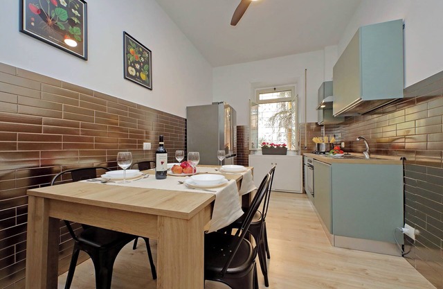 Live Rome: Trendy Apartment Two Steps from the Metro