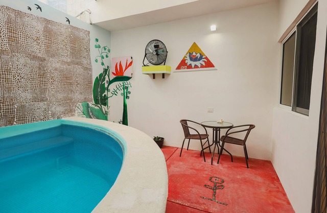 Live the Life - Downtown Cozumel Apartment with a Cozy Pool