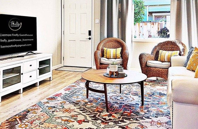 Livermore Firefly Guesthouse - Family Friendly - near Downtown!