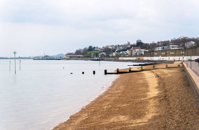 Livestay Luxury 2Bed Flat in Southend-on-Sea 6