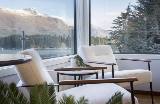 Livin' on Lake Time | Waterfront home | Spectacular views and convenient to town