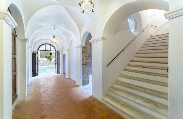 Living in an ancient building in the historic village of Mondavio