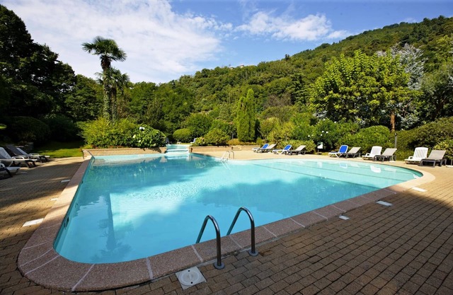 Wohnen in einer außergewöhnlichen Residenz mit ca. 8 ha. großem Park und Pool