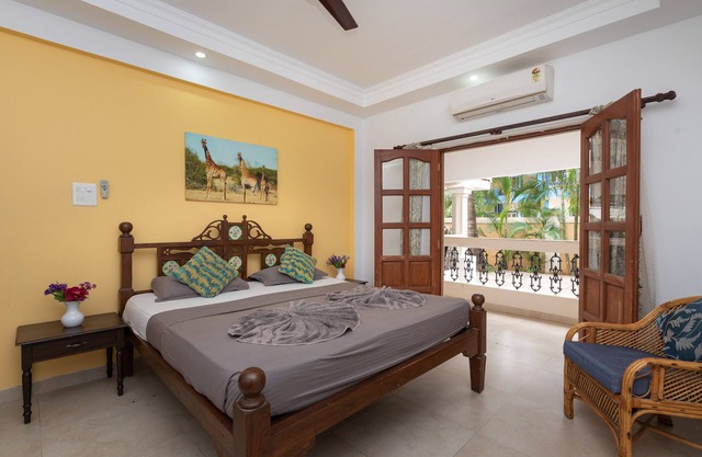 In Calangute in der Luxus-Runde mit Art Murals, Pool & Seepferdchen-Dusche leben