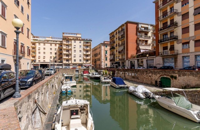 Livorno- Venice Neighborhood Lovely Apartment!