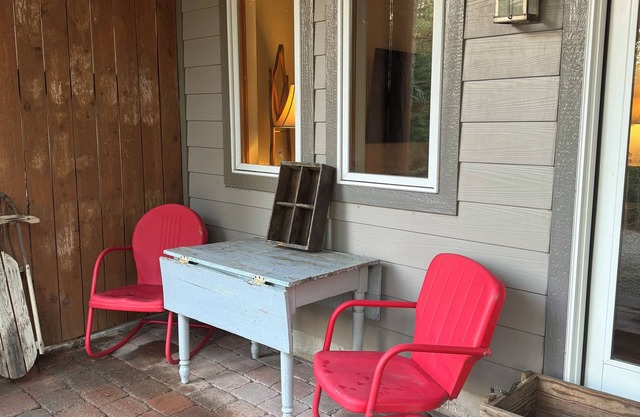 Llama Ranch Cozy 1-bedroom apartment just South of Missoula with WiFi!
