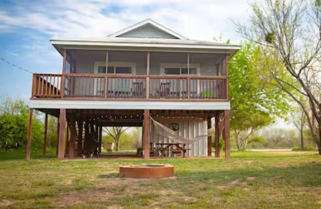 Llano River House - Waterfront with a View