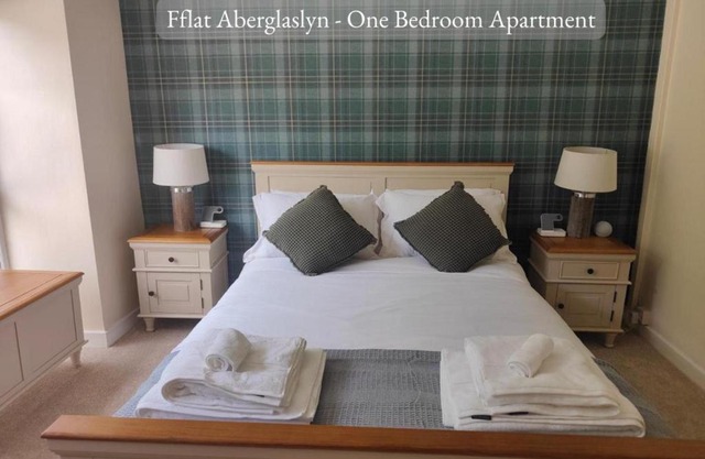 Llew Accommodation - The Townhouse