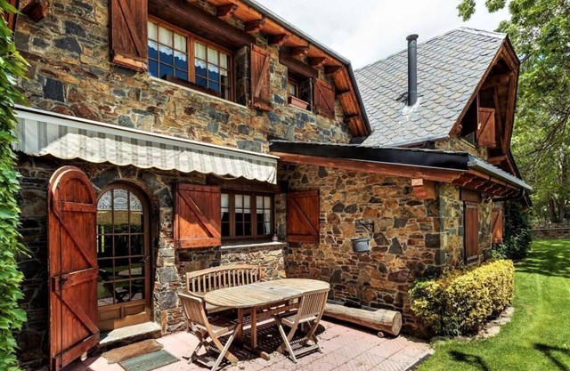 LLIVIA V - Fünf Schlafzimmer Chalet, Schläft 11