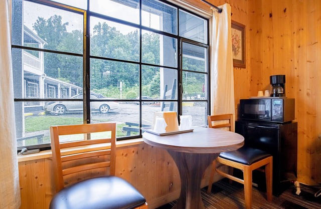 Lloyd's On The River Country Inn By Oyo