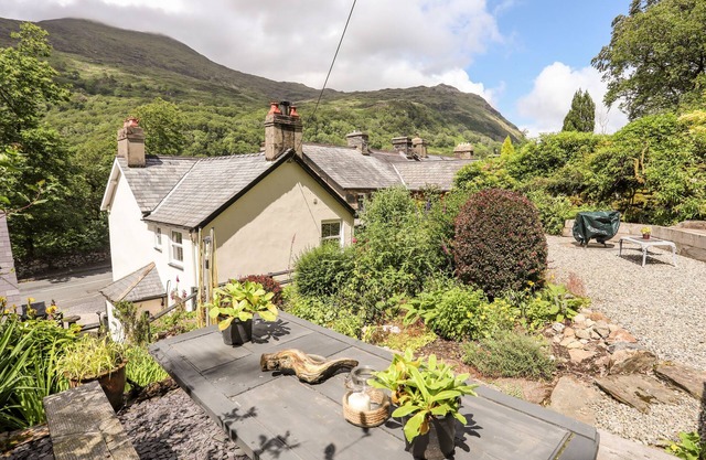 LLYS ELEN, family friendly, character holiday cottage in Nant Gwynant