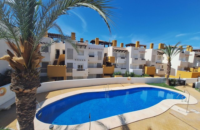 LM5 - Apartment mit privatem Garten und Pool in Vera Playa
