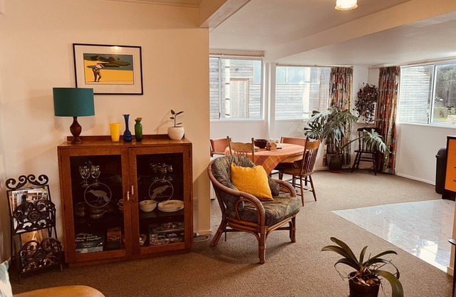 Lobbsters Lodgings - Wainui-Beach Unit