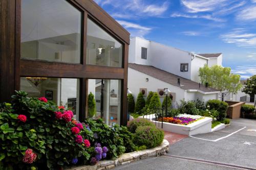 Lobos Lodge