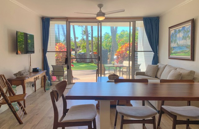 Locally-owned, eco-friendly condo on Road to Hāna. 2-min walk to beach & seafood