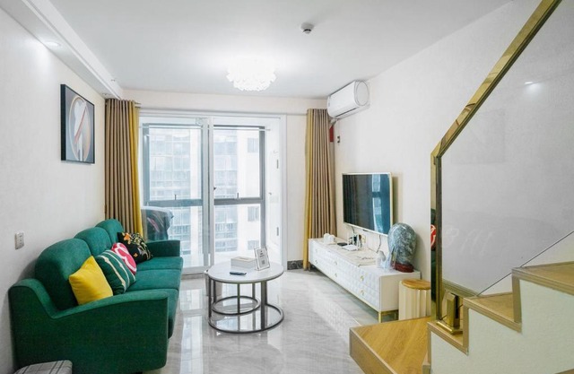 Locals Apartment House 24