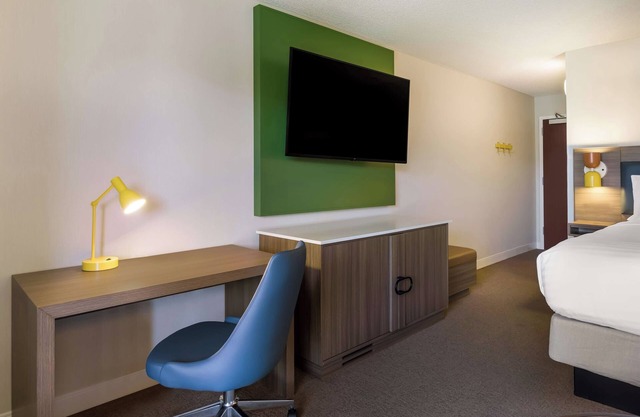 Located Close to Jack Drago Park, Pet-friendly, with Onsite Parking