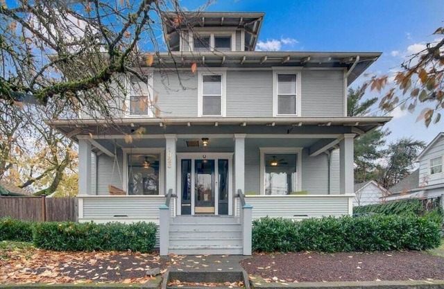 Located in Downtown Mac | Dog Friendly | Firepit