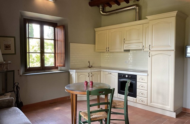 Located in Pontassieve and only 15 km from The Mall Luxury Outlet, Suite 50 provides accommodation w