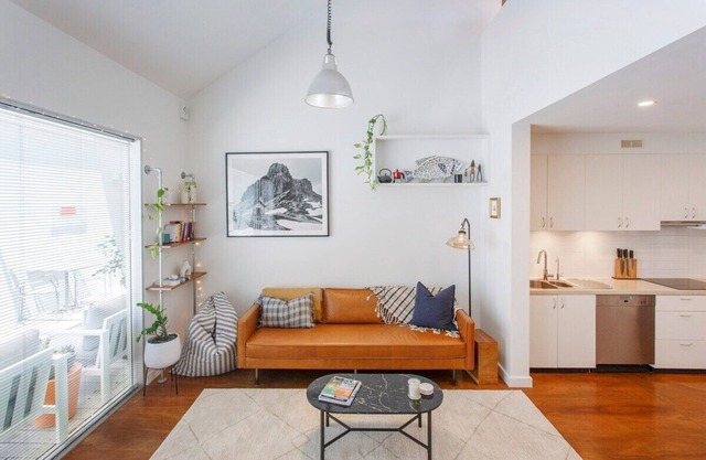 This apartment is a 1 bedroom(s), 1 bathrooms, located in Fremantle, WA.