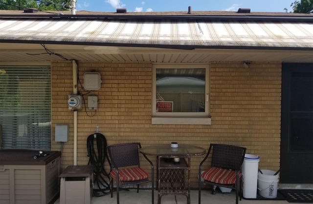 Located Near Notre Dame and other local Colleges. Sleeps 3-4