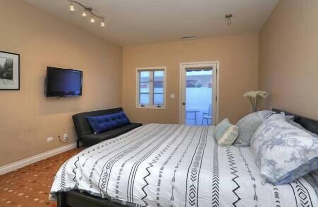Modern, Chic & Spacious Retreat with A/C